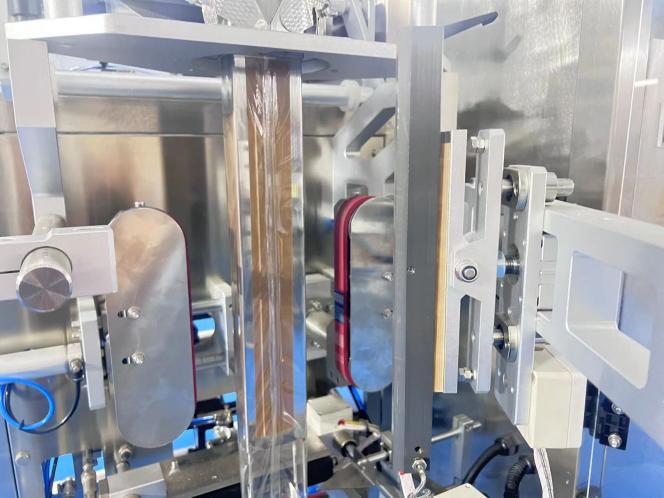 Film feeding and pulling mechanism on FS-420 vertical packaging machine