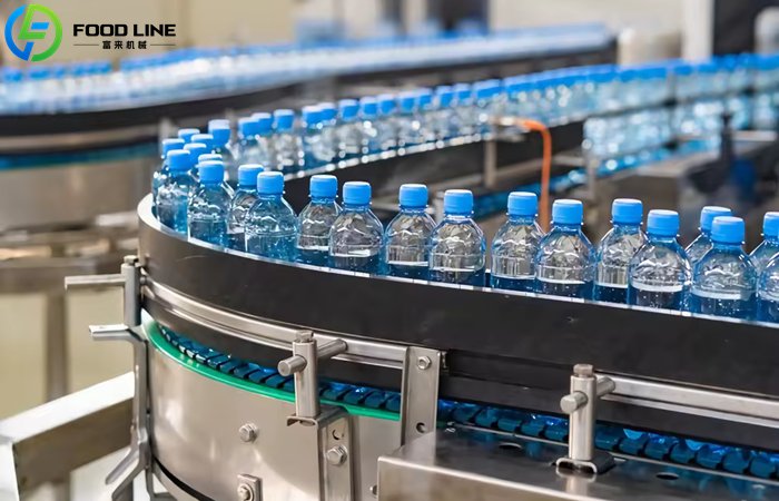 Water bottle filling production line with conveyor of bottles